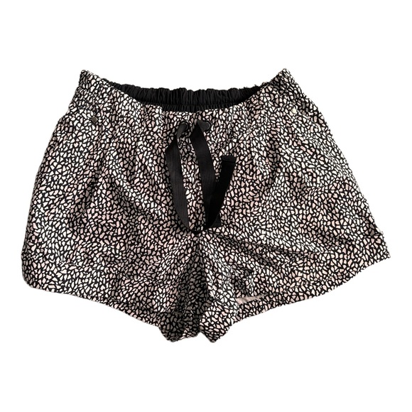 lululemon Women spring break away short Size 6 - Picture 3 of 9